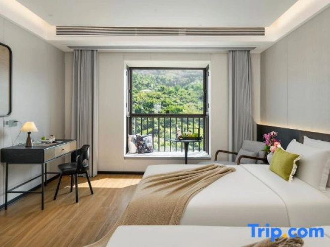 Standard Twin room with balcony
