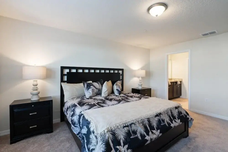 1232 Blue Island Dr