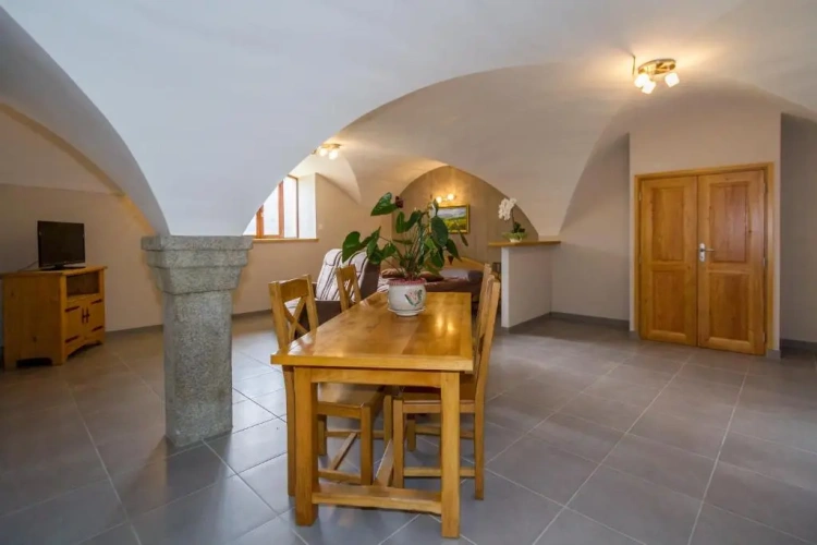 Standard Family room with mountain view