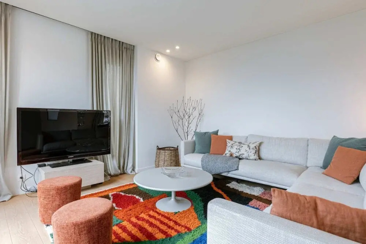 Villa for 8 Guests Steps From the Beach