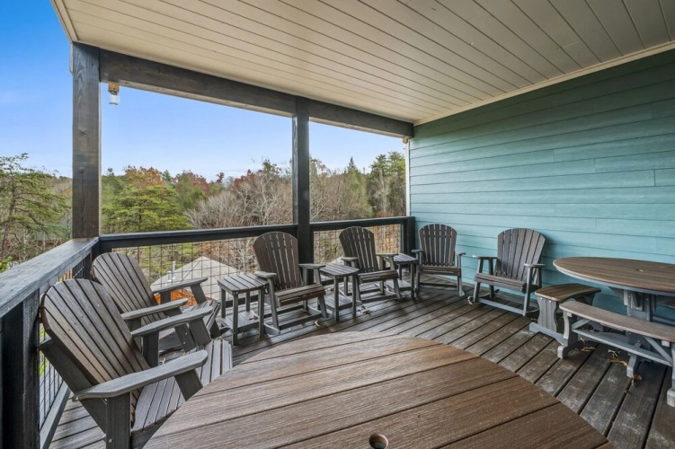 Splash Villa 6 Bedroom Home by Redawning