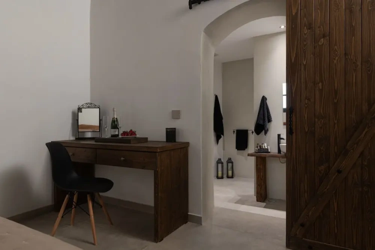 Deluxe Double Basement room with courtyard view
