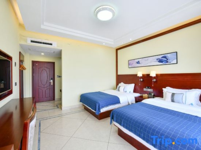 Standard Twin room with garden view