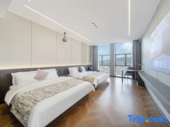 Quadruple Family Suite