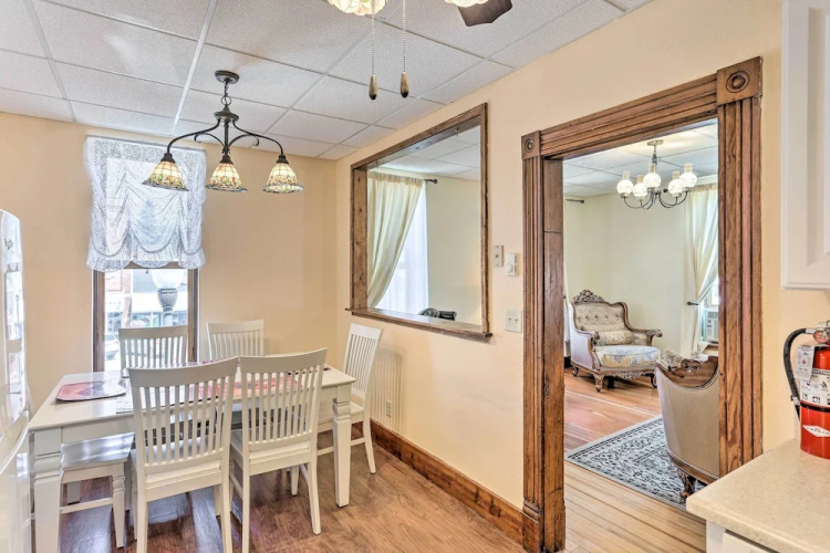 Shop, Hike & Explore! Historic Dtwn Custer Apt