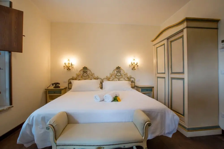 Standard Triple room with view