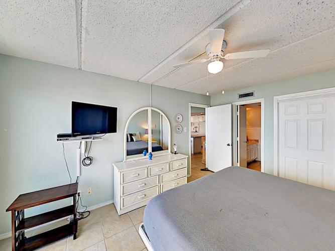 5570 Gulf Blvd Condo Unit 203 - 2 Br condo by RedAwning