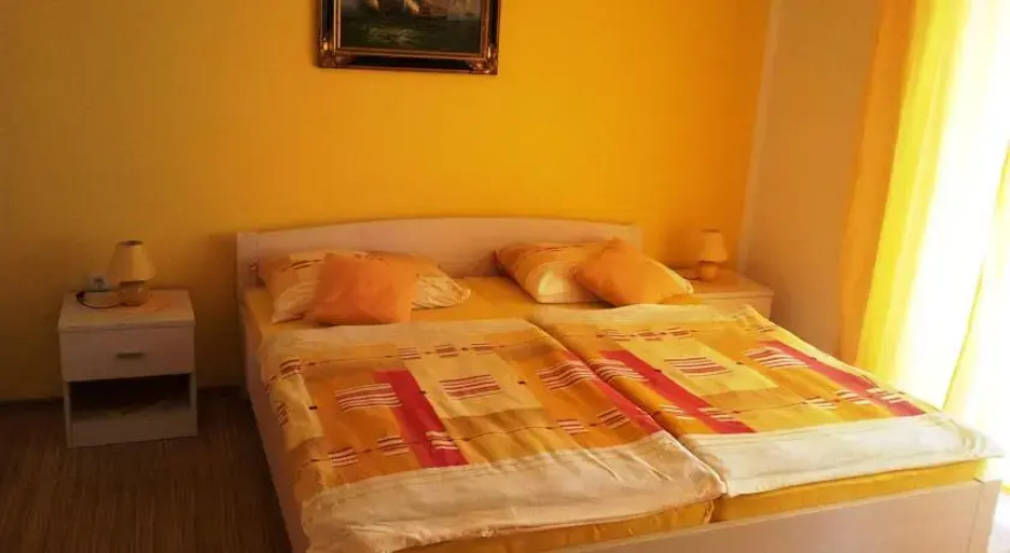 Apartments Kivi