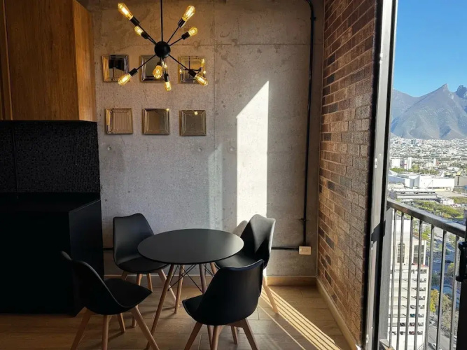 Stylish Private Room City Views & Prime Location