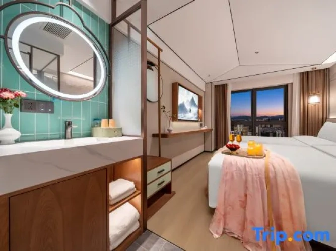 Standard Twin room with view