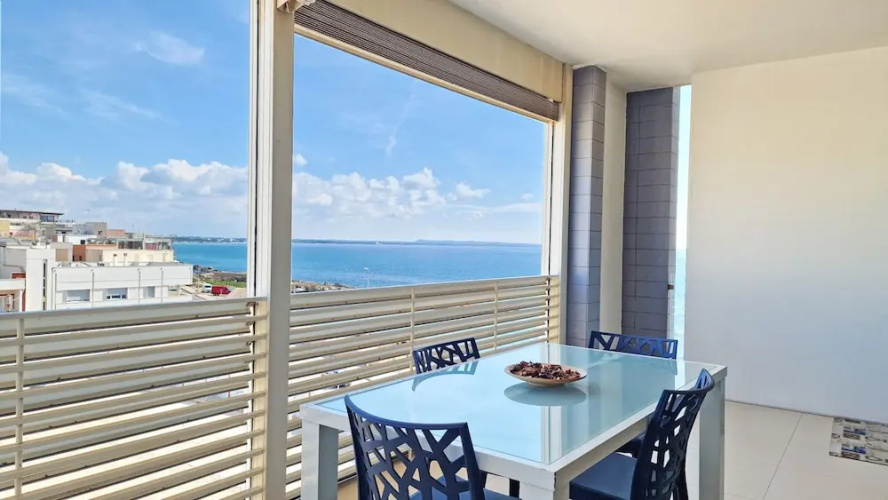 Suite Le Vele Sea View Sleeps 4 and Wifi