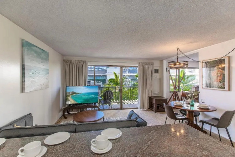 2140 Kuhio Ave #607