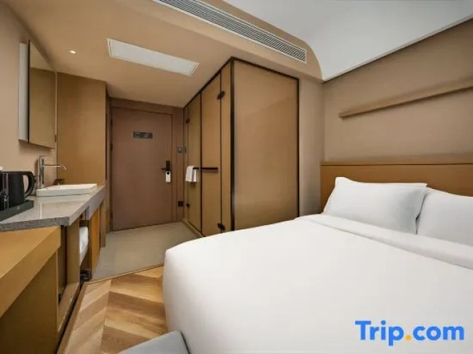 Standard Double room with city view