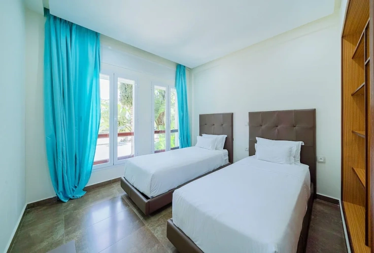 2 Bedrooms Apartment with balcony and with garden view