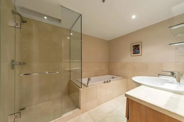 QV Luxury Apartment with Indoor Pool - 445