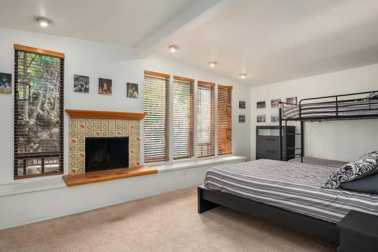 Seattle Vacation Home: The Hawks' Nest