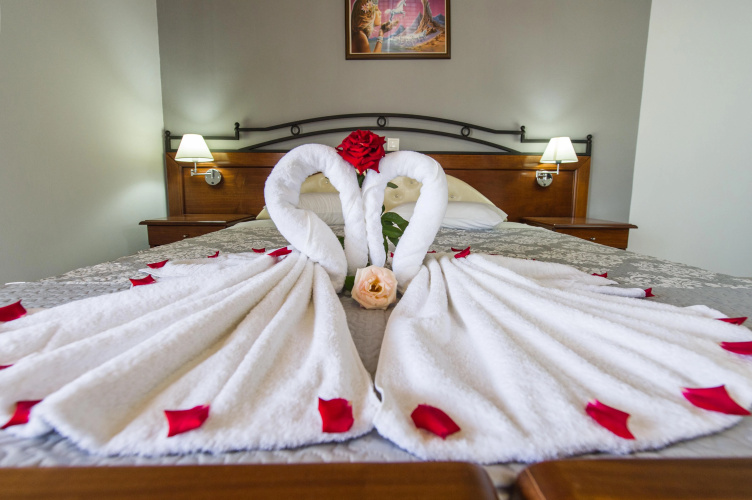 Makis Studios And Apartments