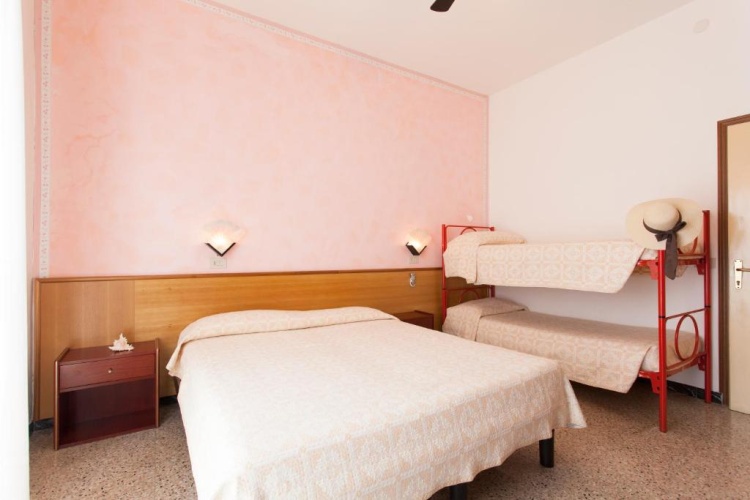 Economy Quadruple room