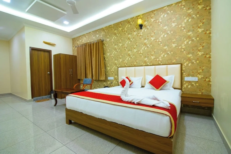 Deluxe Double room with city view