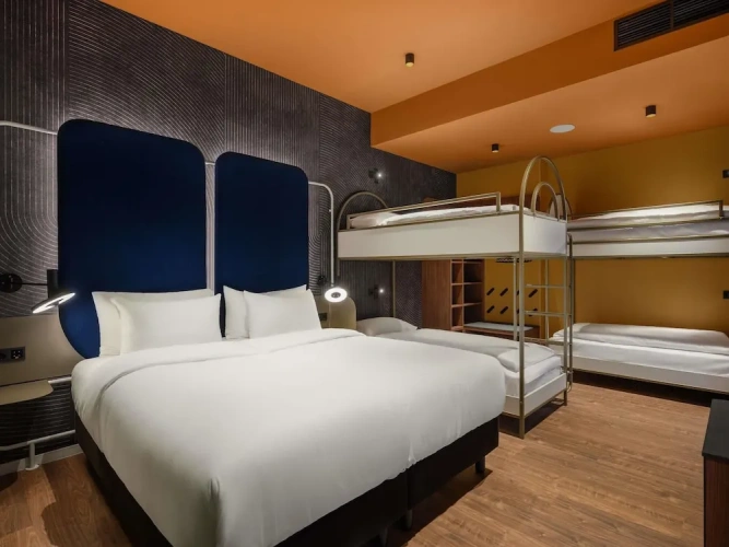 Sextuple Apartment