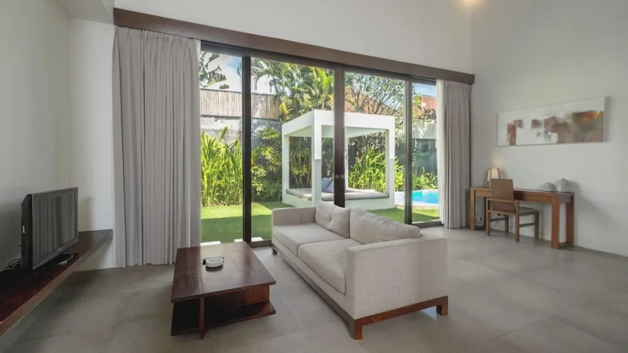 2 Bedrooms Villa
