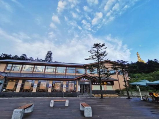 Jin Ding Hotel (Yuexia Building)