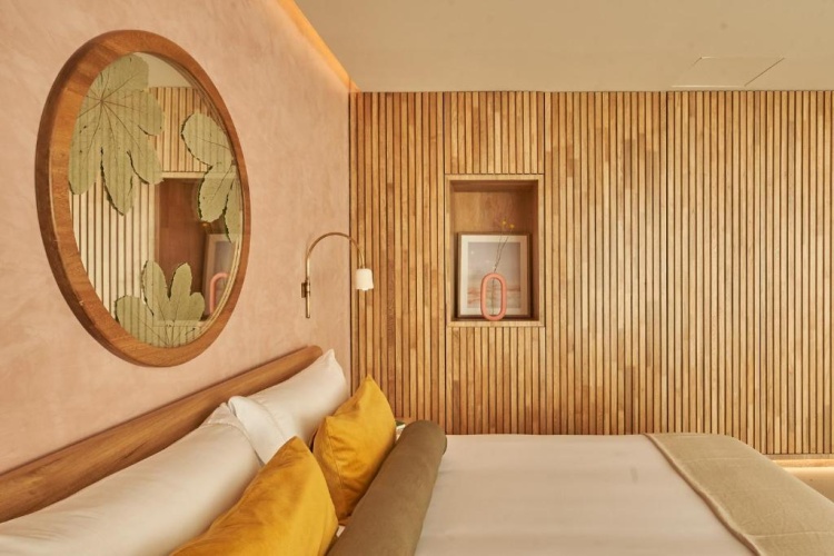 Standard room with mountain view