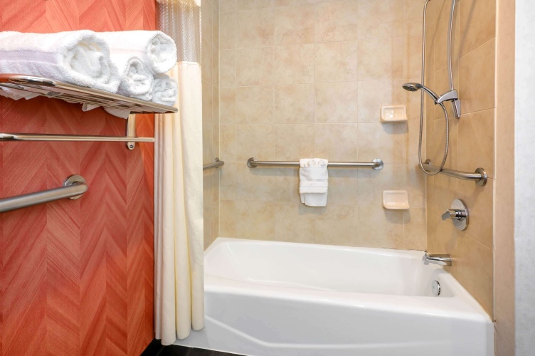 La Quinta Inn & Suites by Wyndham Longview North photo 10