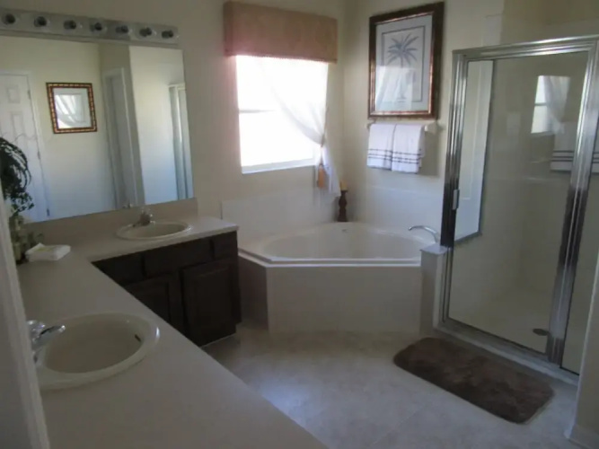 R1 Glenbrook 5 bed / 4 Bath