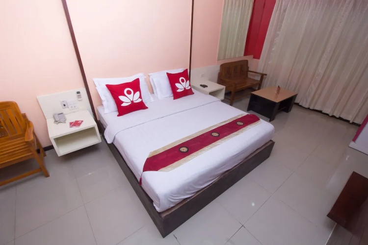ZEN Rooms Surasak 1