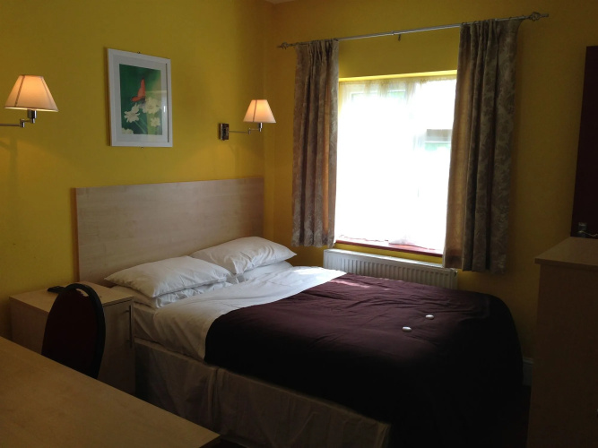 Acton Town Hotel