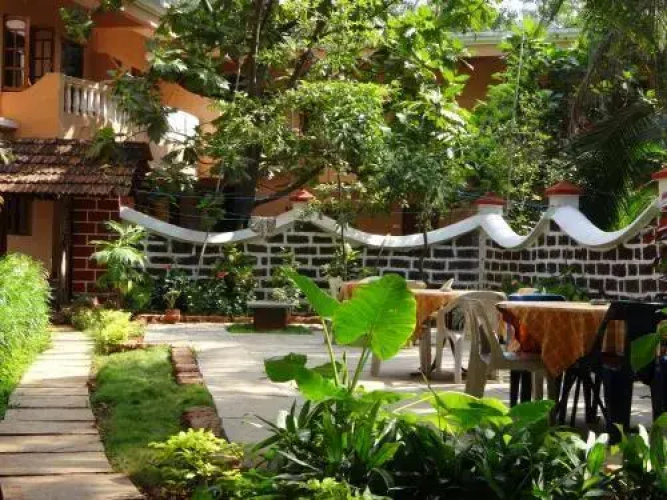 Session Haus Hostel
