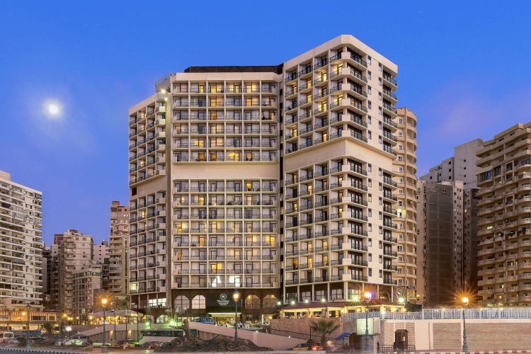 Royal Club High Floor Double Suite with balcony and seafront