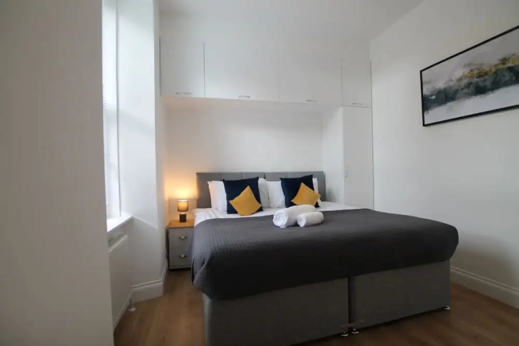 Dundee - 1 Bed - Sleeps 5 - Pet Friendly