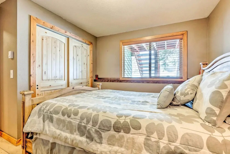 Silverthorne Ski Base w/ Mtn Views: Walk to Trails