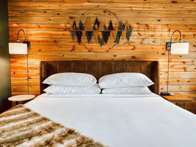 Juniper Lodge & Treehouses