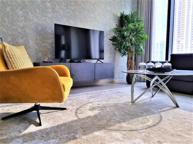 Luxurious Downtown Apt with balcony & View