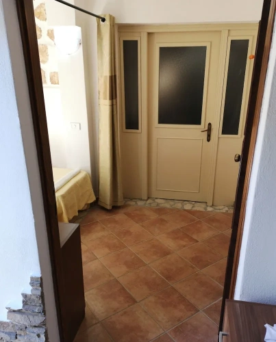 1 Bedroom Standard Family Basement room