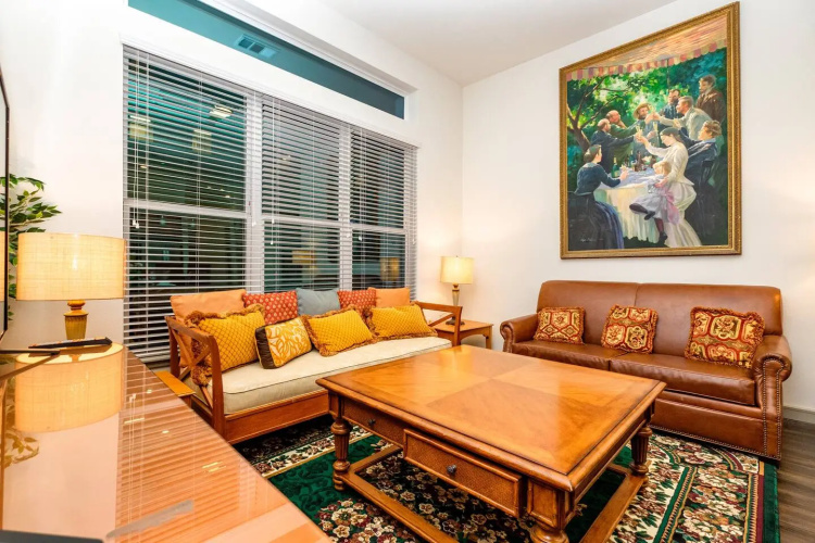 Bright and Airy Condo with Fast Wifi! Gym, Pool & Parking Included!
