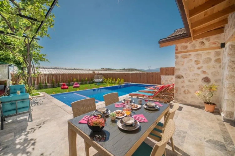 2 Bedrooms Villa