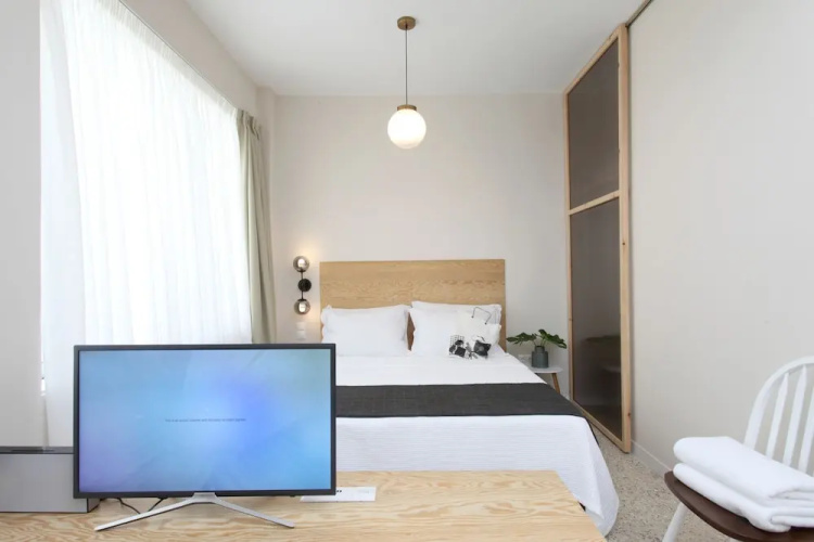 The Marble Suites, PLAKA
