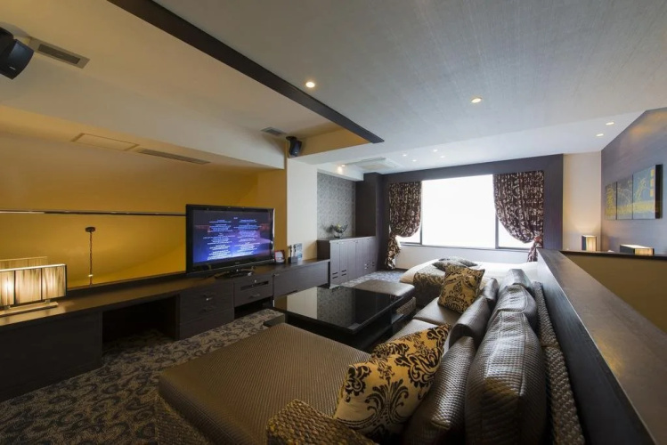 Hotel MYTH
