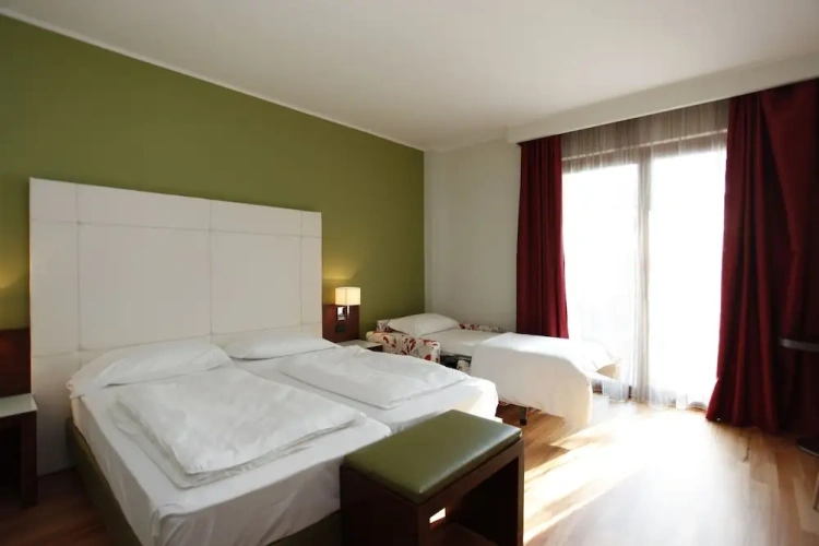 Standard Triple room with balcony and with lake view