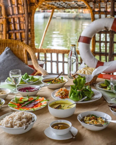 Spice Coast Cruises CGH Earth-Houseboat