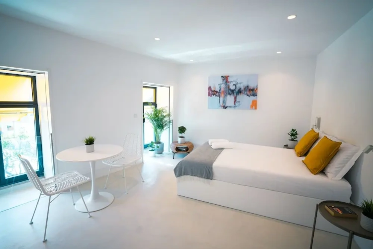 Deluxe Studio