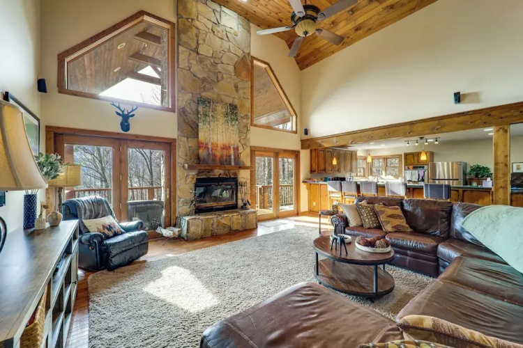Mtn-view Deck, Game Room! Spacious Elk Park Lodge