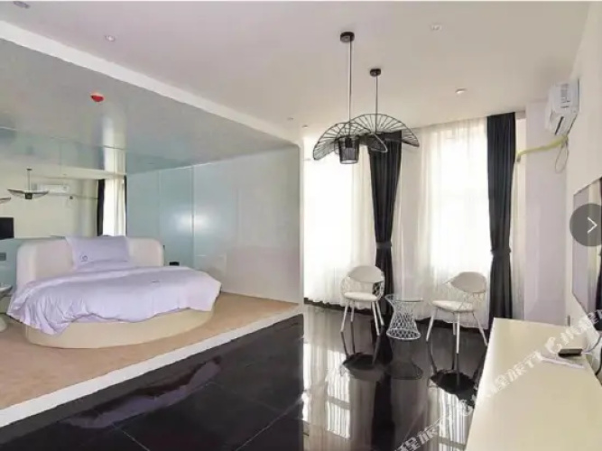 Saina Hotel