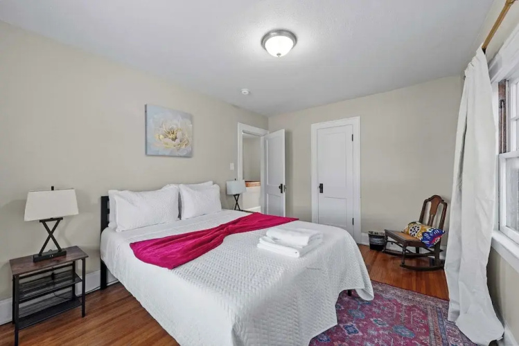 Tibet Twins Suites For 12!
