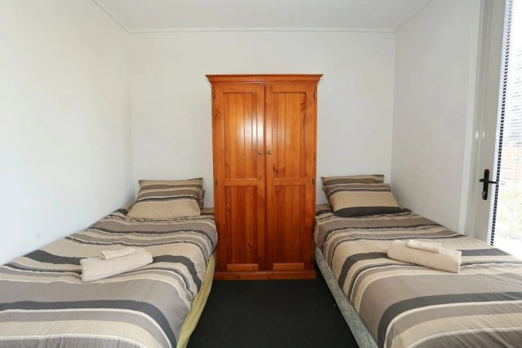 2 Beds 1 Bath beside QV Melbourne