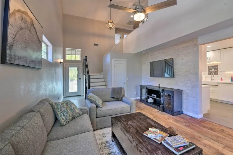 Modern Flagstaff Home w/ Bbq: Walk Downtown!